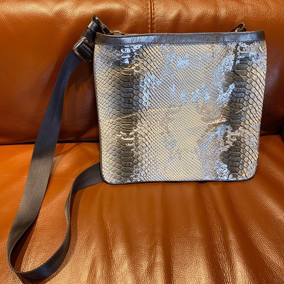Vintage Reign White & Silver Snakeskin Crossbody - Picture 1 of 4